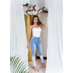 Damen Rippstrick Träger-Top Mit Gekreuzten Trägern Weiß -Noirmade Geschaft damen rippstrick traeger top mit gekreuzten traegern weiss3