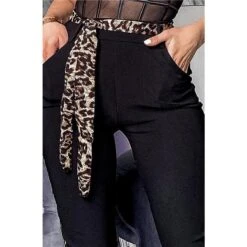 Damen Stoffhose Mit Seitenstreifen & Gürtel Schwarz/Leopard -Noirmade Geschaft damen stoffhose mit seitenstreifen guertel schwarz leopard4